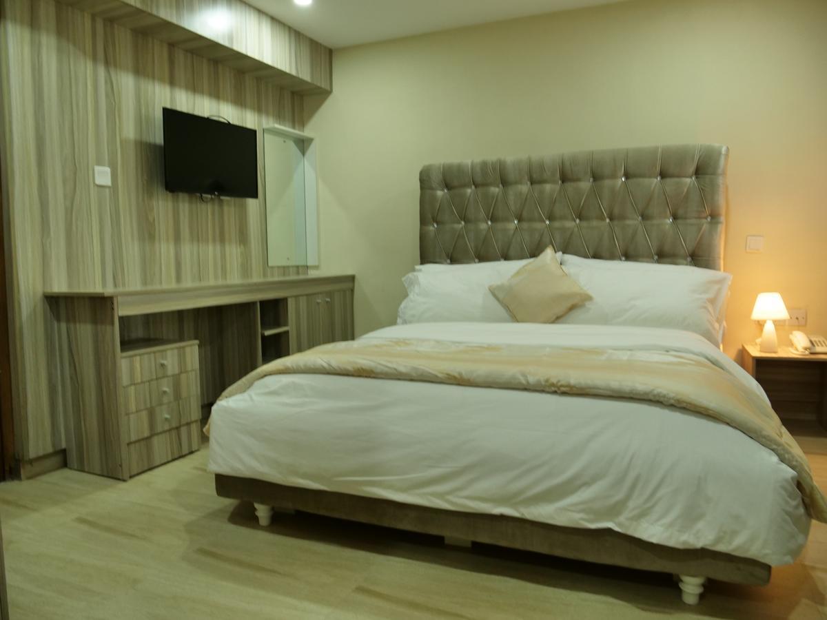 Alexia'S Place Hotel Lagos Bagian luar foto