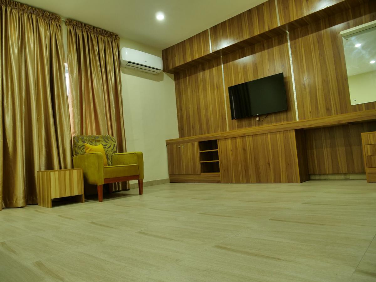 Alexia'S Place Hotel Lagos Bagian luar foto