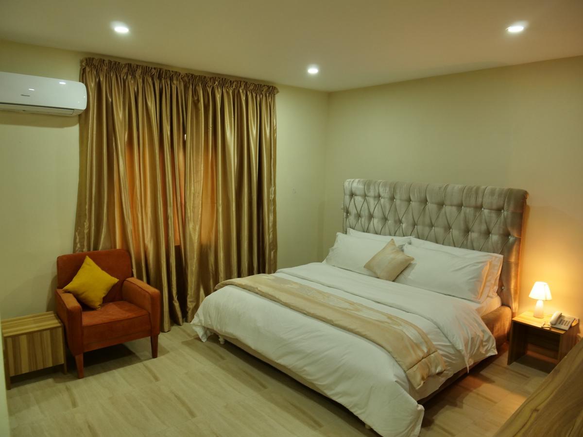 Alexia'S Place Hotel Lagos Bagian luar foto