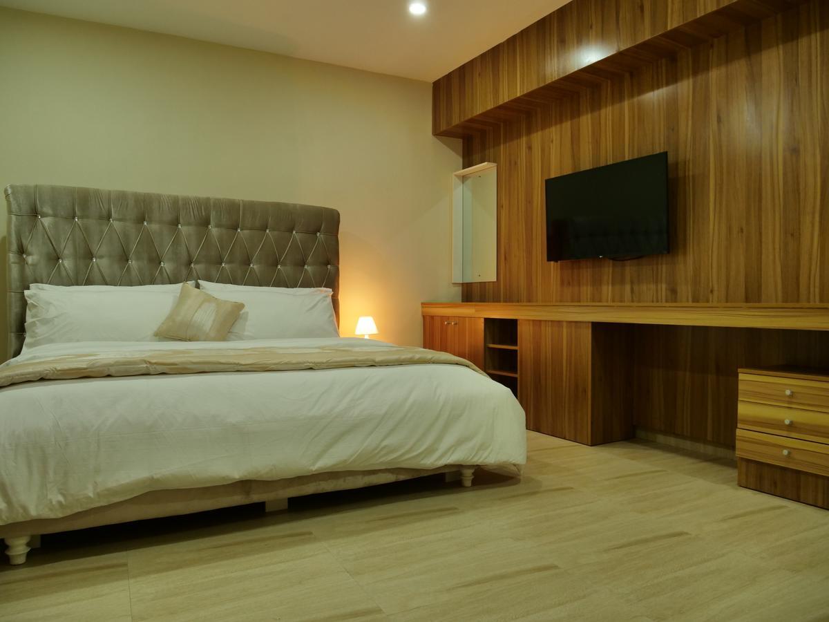 Alexia'S Place Hotel Lagos Bagian luar foto