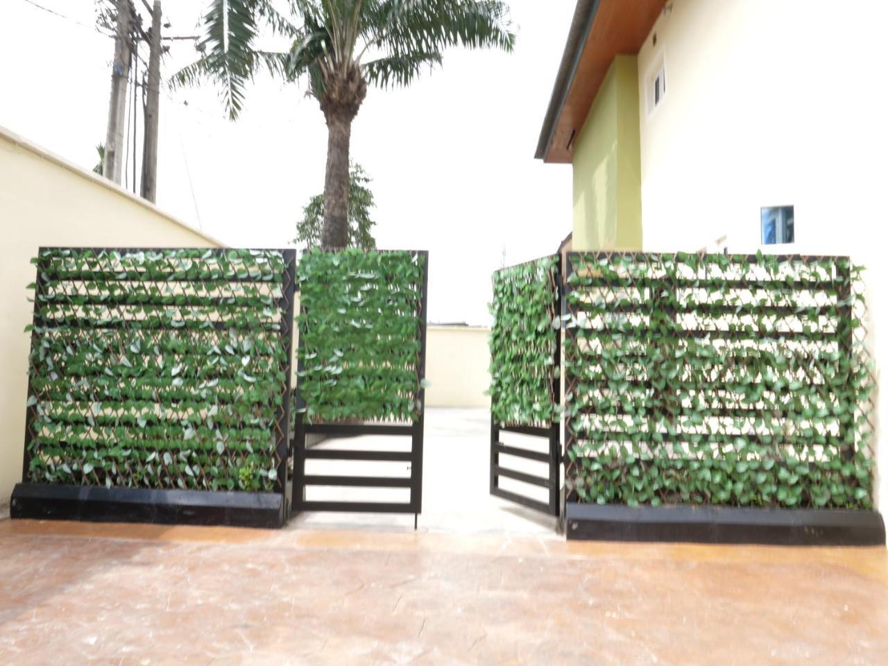 Alexia'S Place Hotel Lagos Bagian luar foto