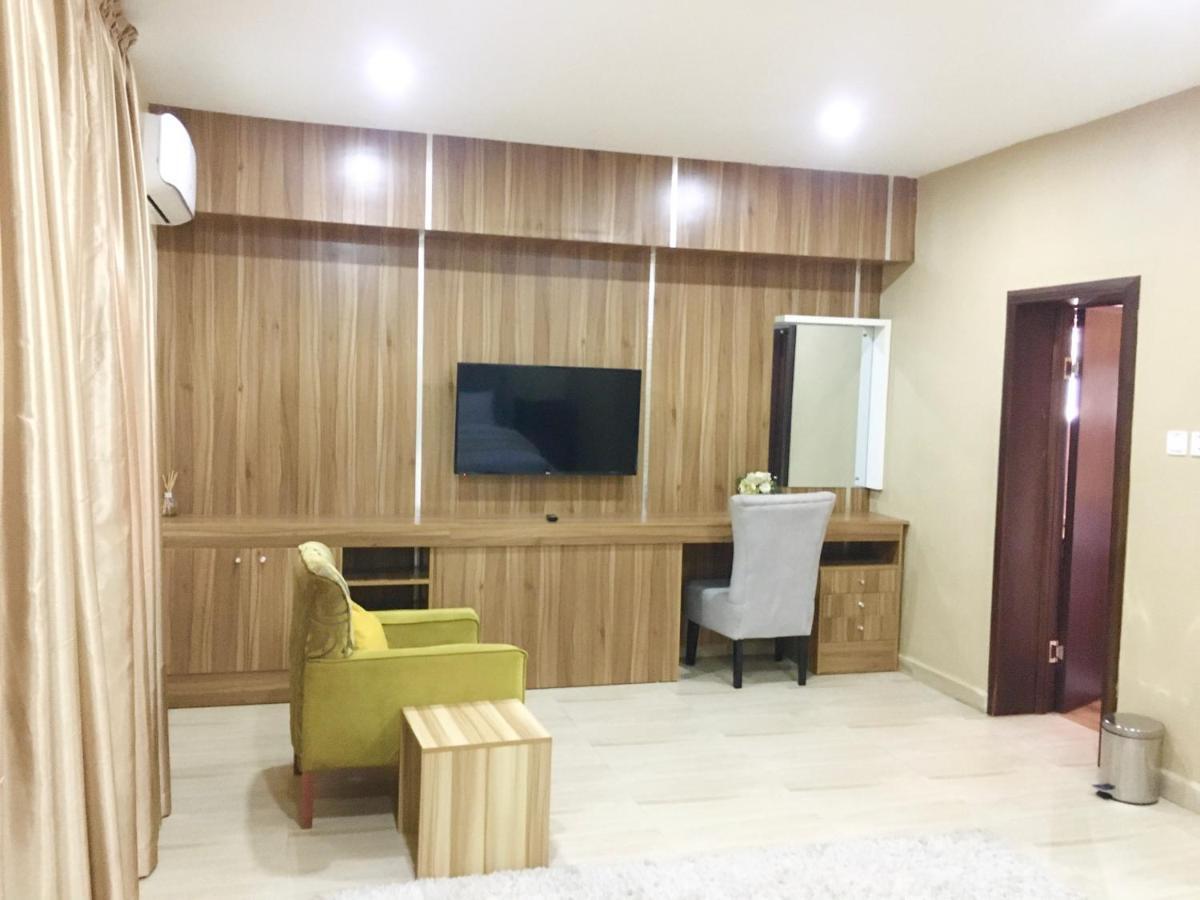 Alexia'S Place Hotel Lagos Bagian luar foto